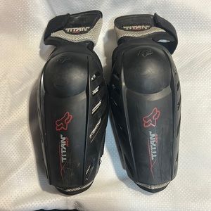 Fox Racing Elbow Protectors Titan Race S/M Motocross Dirt Bike Guards Protection
